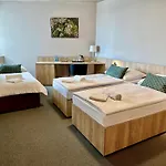 D1 4* Ostrovačice